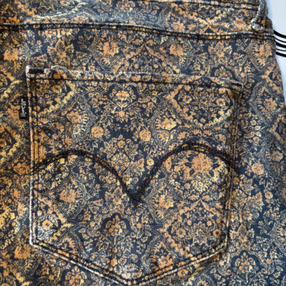 Paisley Levis